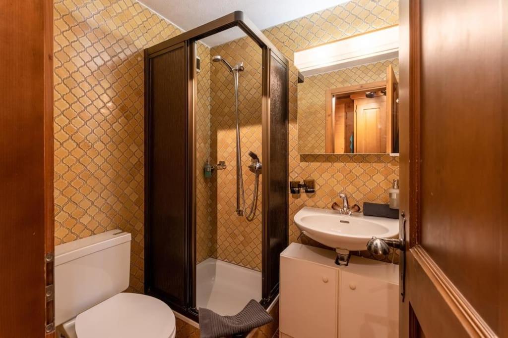 Charming Alpine Apartment グスタード エクステリア 写真