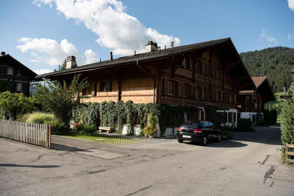 Charming Alpine Apartment グスタード エクステリア 写真