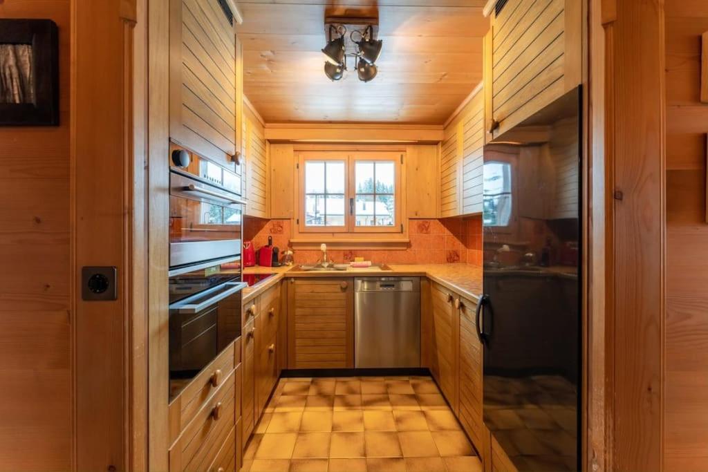 Charming Alpine Apartment グスタード エクステリア 写真