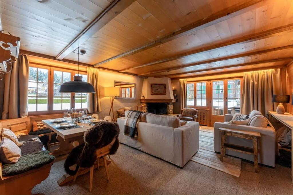 Charming Alpine Apartment グスタード エクステリア 写真