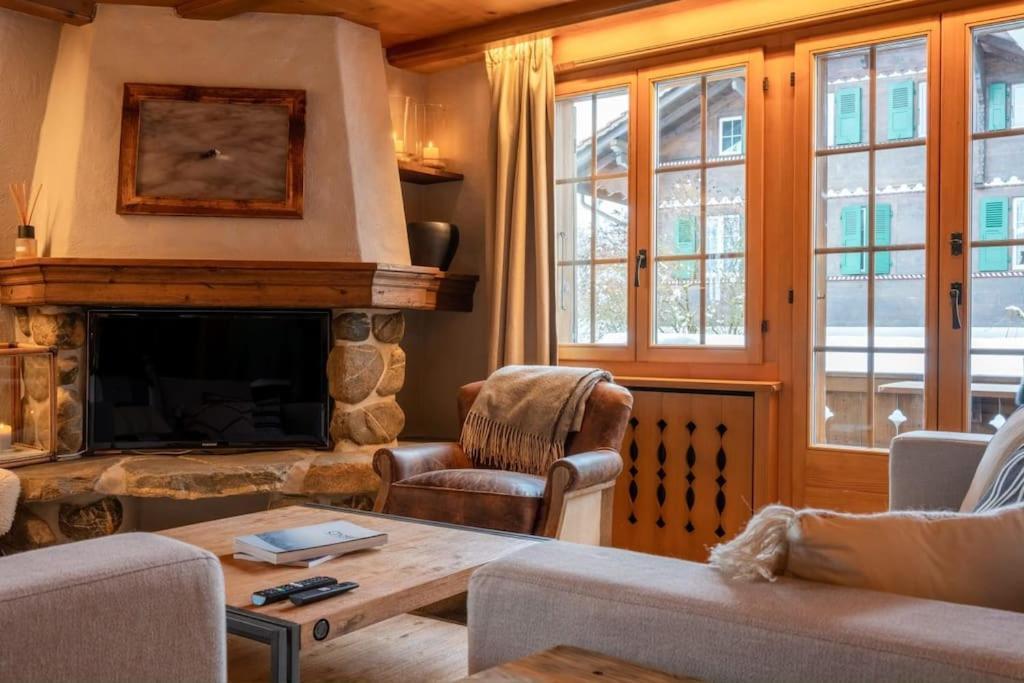 Charming Alpine Apartment グスタード エクステリア 写真